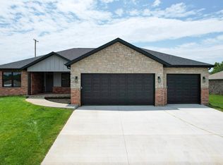1406 E Silo Ridge Dr, Ozark, MO 65721