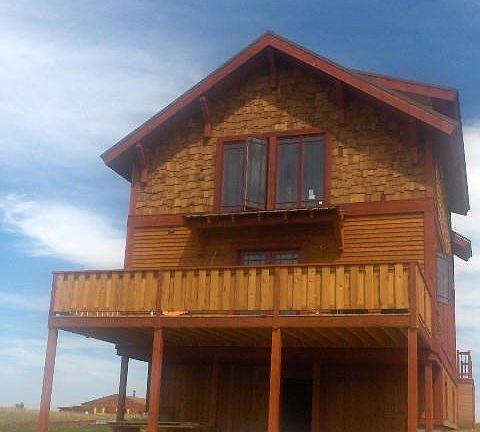 Back deck which looks west over the mountains.