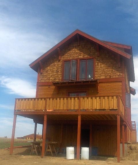 Back deck which looks west over the mountains.