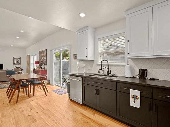 3rd image of 806 Philco Dr #1