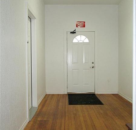 Entry to building