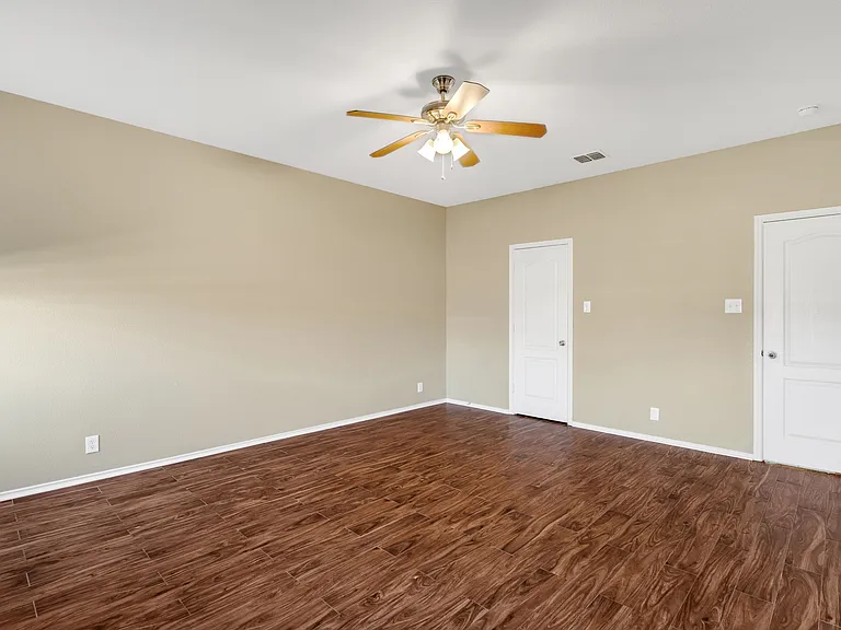 225 Crimson Tree — Photo 20
