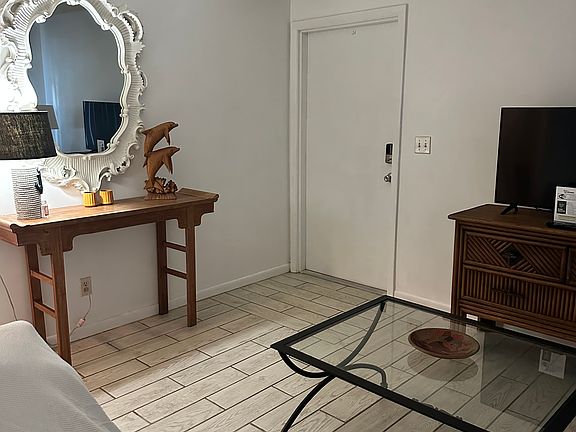 2nd image of 847 19th St APT 1
