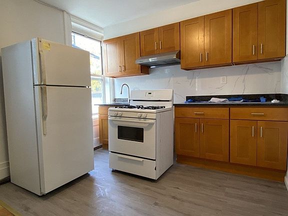 2nd image of 200 Bedford Ave APT 3