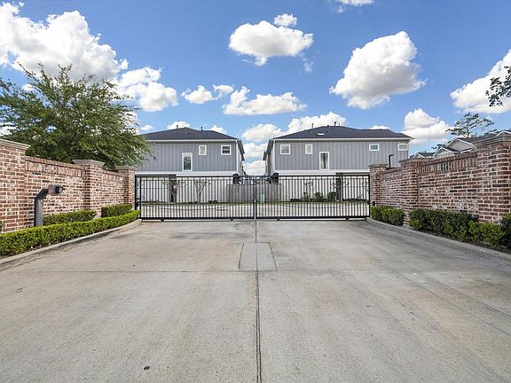 5th image of 815 Shallow Hollow Dr