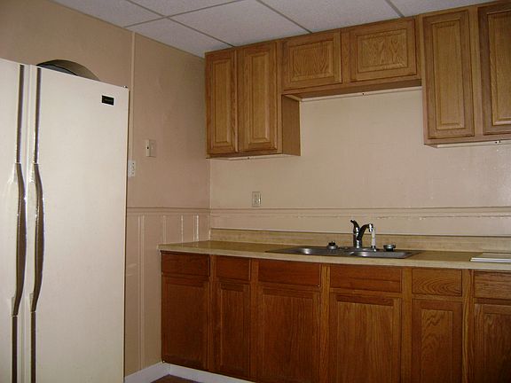3rd image of 2225 Buxton Ave APT 3