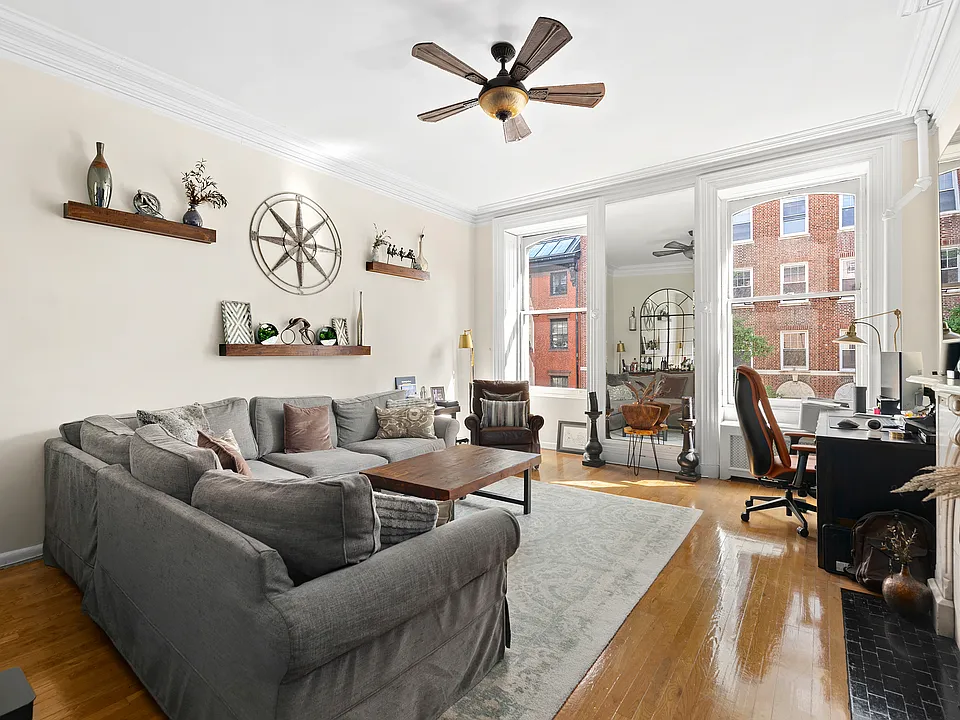 27 W 9th St #3