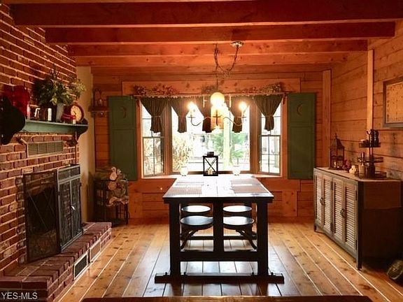 3rd image of 3065 Hillcrest Cir