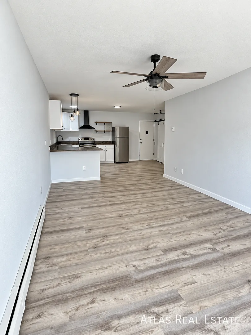 One Month Free! Updated 1-Bedroom with Patio & Walk-In Closet Near Oak Station — Photo 2