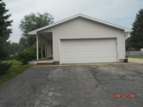 3rd image of 3110 N Hills Blvd