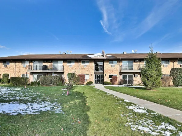 836 E Old Willow Rd #211, Prospect Heights, IL 60070