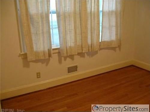 5th image of 4939 Briarwood Ln