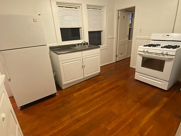 4th image of 93 W Pearl St APT 7