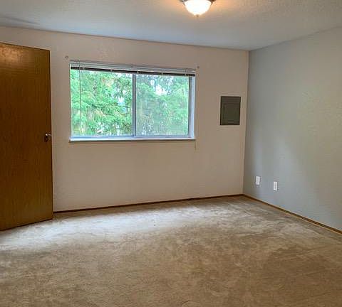 2nd image of 2625 Lincoln Way APT E22