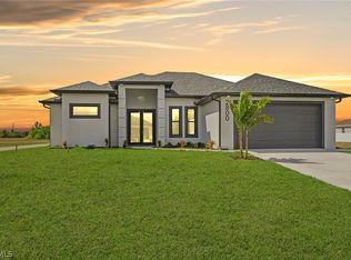 2800 NE 4th Place Cpe, Coral, FL 33909