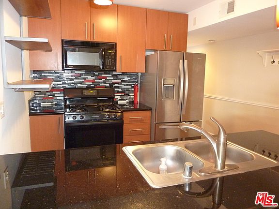 5th image of 2121 Beloit Ave APT 211