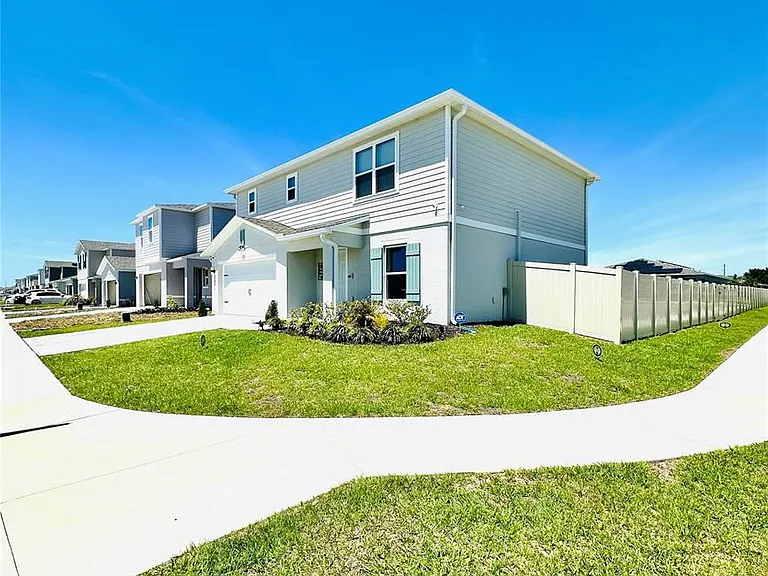 1053 Ambleside Dr — Photo 4