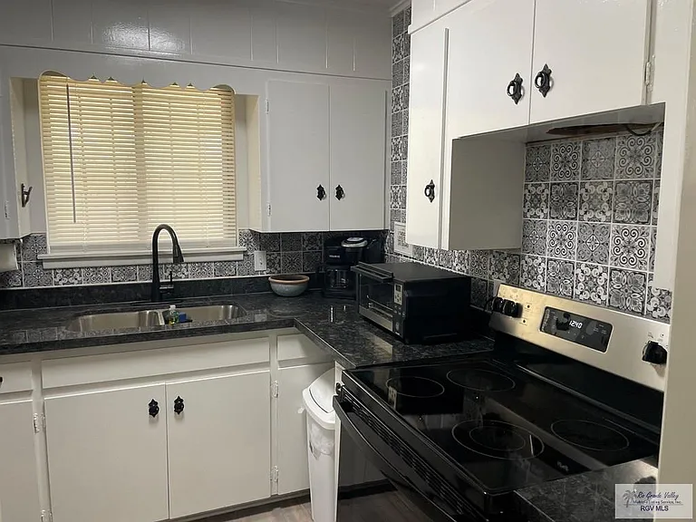 1617 E Los Ebanos Blvd — Photo 14