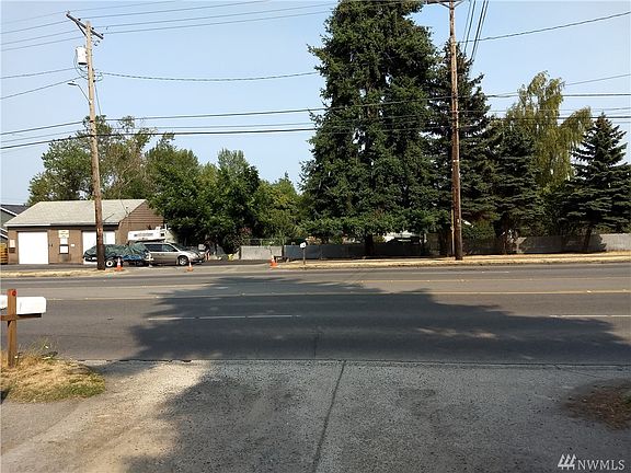2nd image of 3569 E Portland Ave