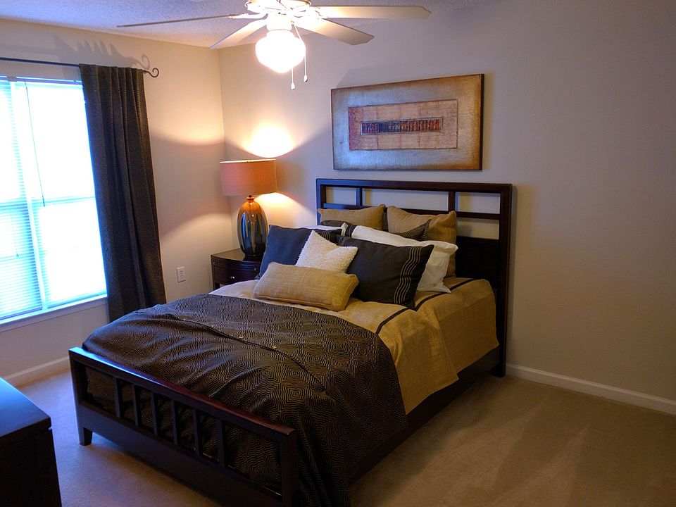 Bedroom Photo 1