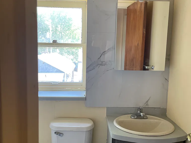 1404 6th Ave #3 — Photo 3