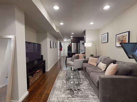 3rd image of 718 W Oakdale Ave #G