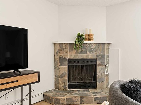 4th image of 930 S 18th Ave SW #101