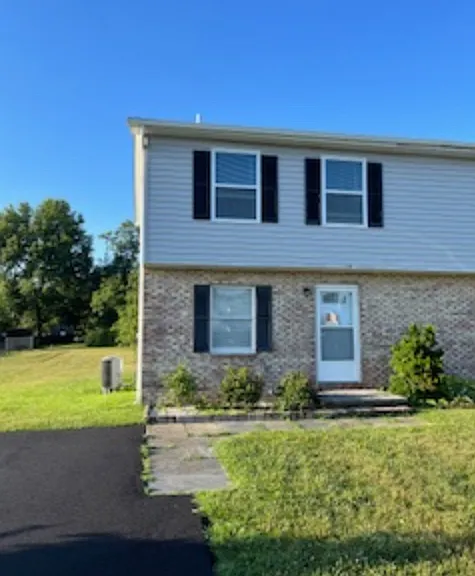208 Hackberry Dr #1 — Photo 1