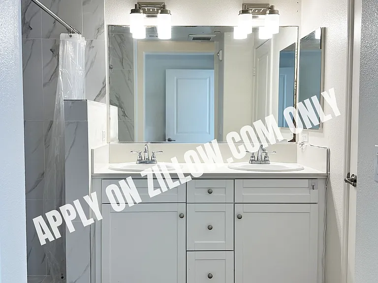 Ensuite Master Bathroom