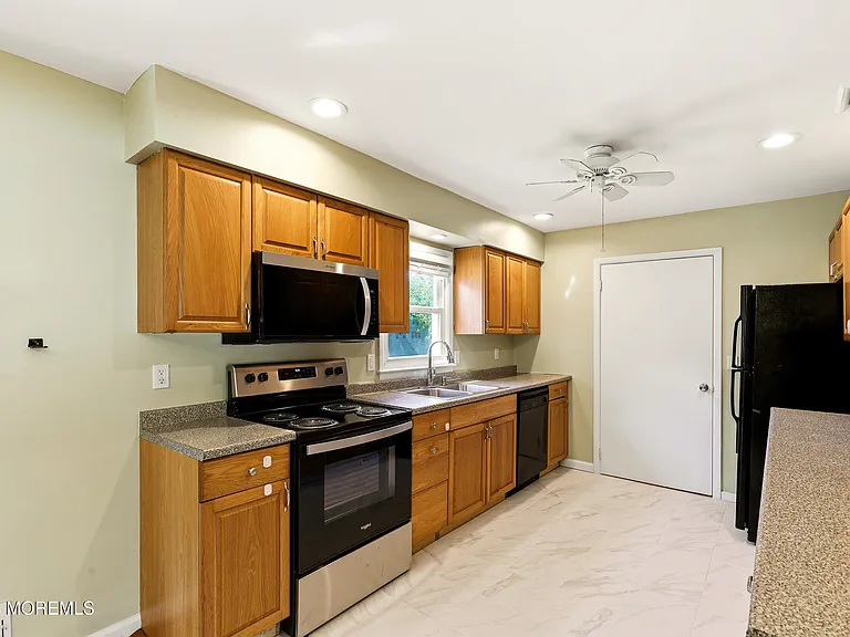 1200 Lawrence Ave — Photo 14