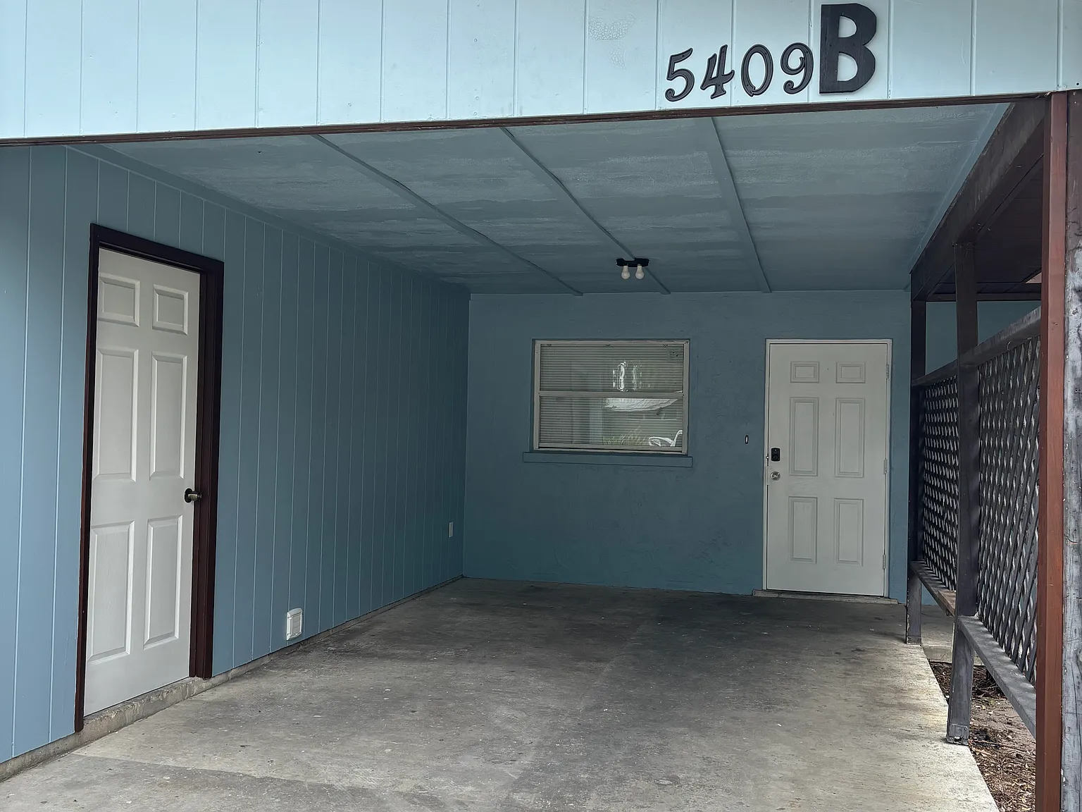 3 bed, 1050 sqft, $1,880 — Photo 2