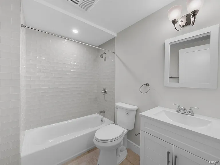 135 Beekman Ave #LR — Photo 10