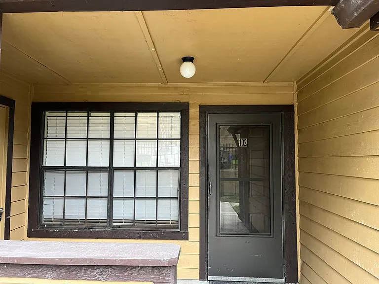 355 Lakepointe Dr #102 — Photo 3