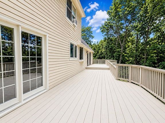 2nd image of 31 Woodside Cir