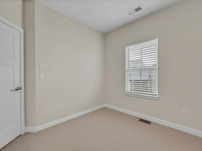 589 Westport St — Photo 8
