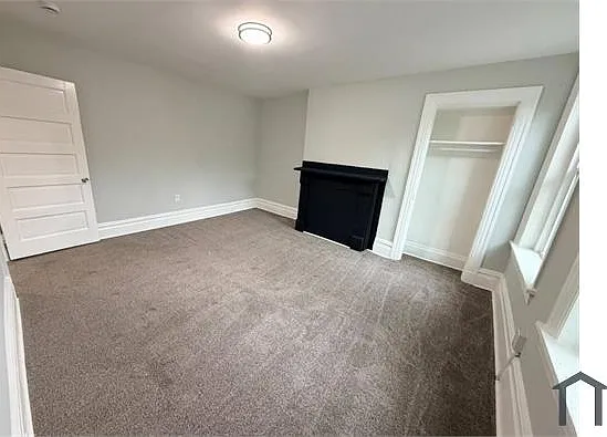 1052 Blackadore St — Photo 13
