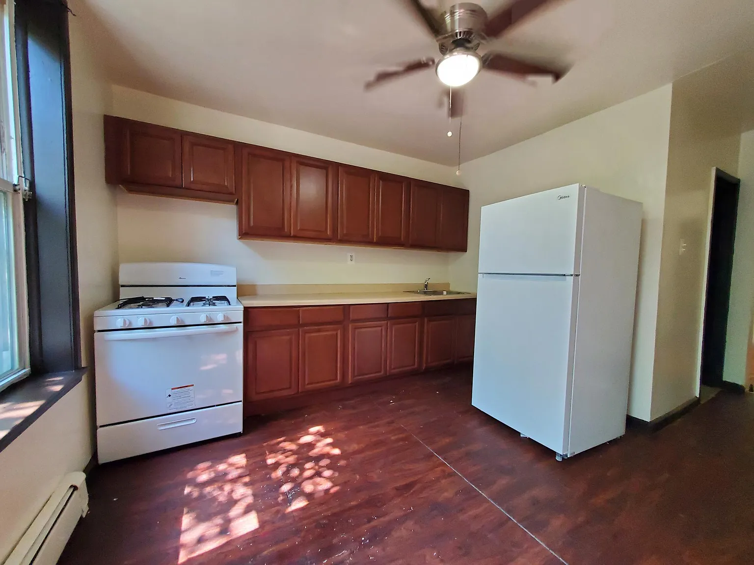 2 bed, 800 sqft, $2,200 — Photo 1