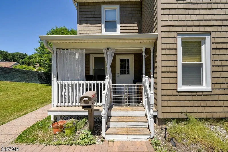 1 bed, 1.0 bath, $1,750 — Photo 1
