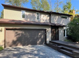 55 Brockmoore Dr, East Amherst, NY 14051