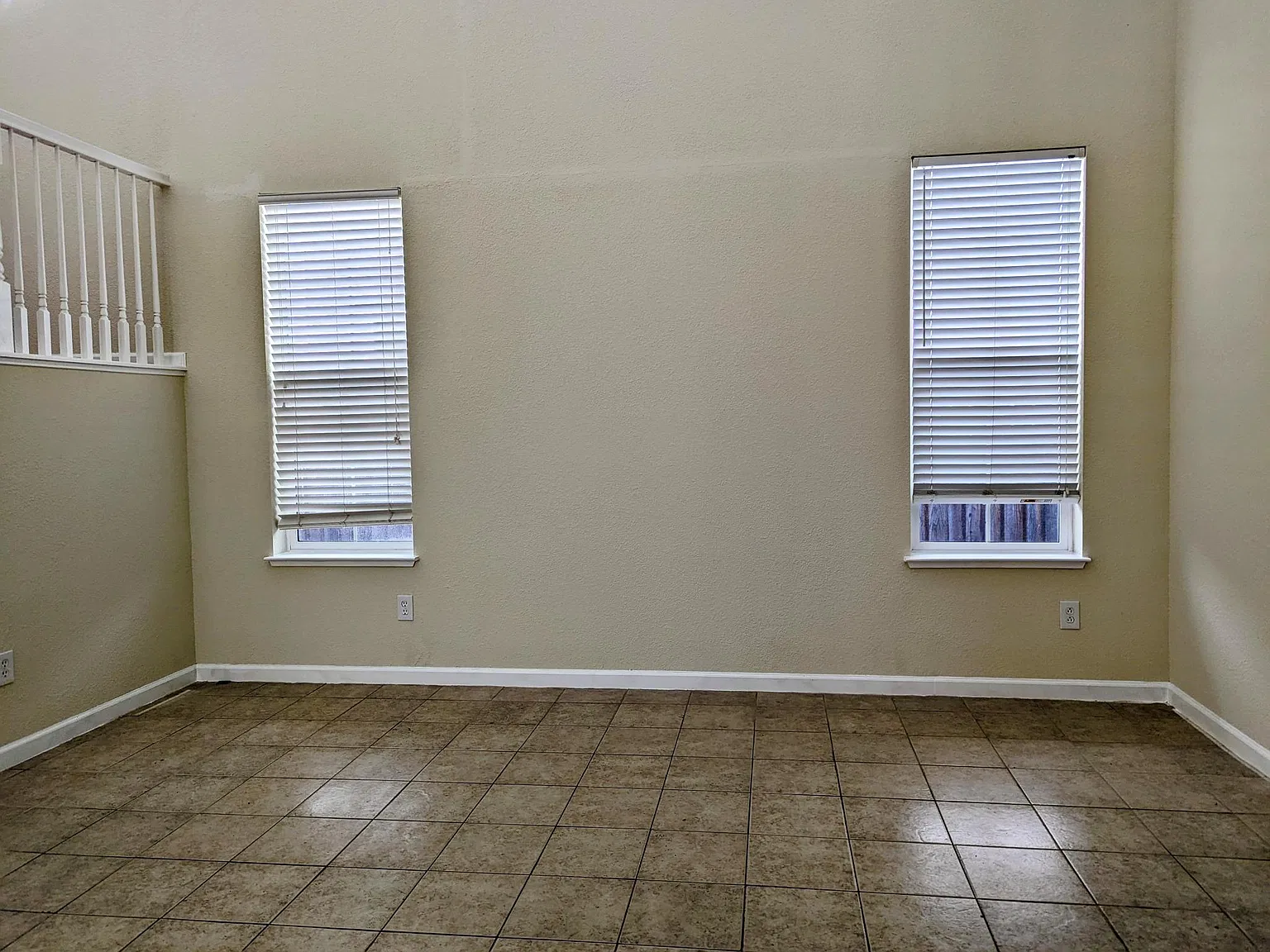Paradise Ln, Brentwood — Photo 3