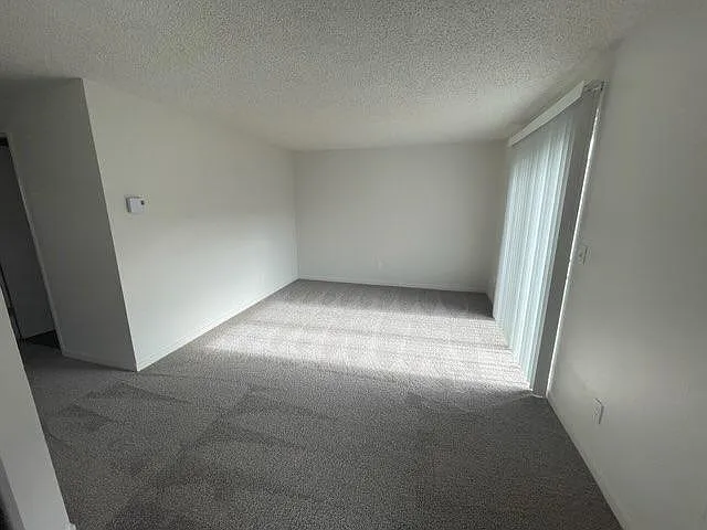 One-Bedroom 650 square feet Bedroom