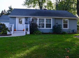 1552 Woodlawn Ave SE, East Grand Rapids, MI 49506
