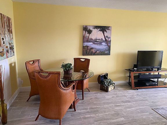 4th image of 230 NE 26th Ave #3060