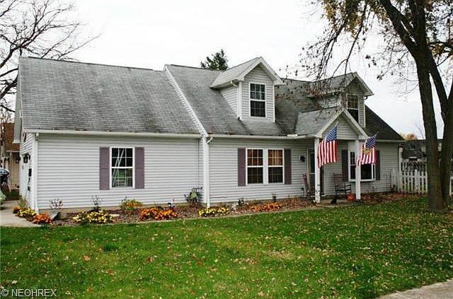 1st image of 764 University Ave