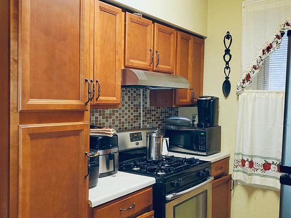 3rd image of 264 Clendenny Ave APT 1