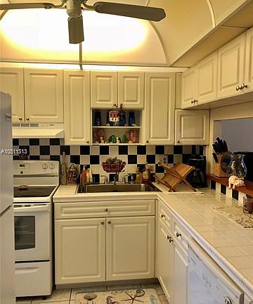 3rd image of 981 Hillcrest Ct APT 108