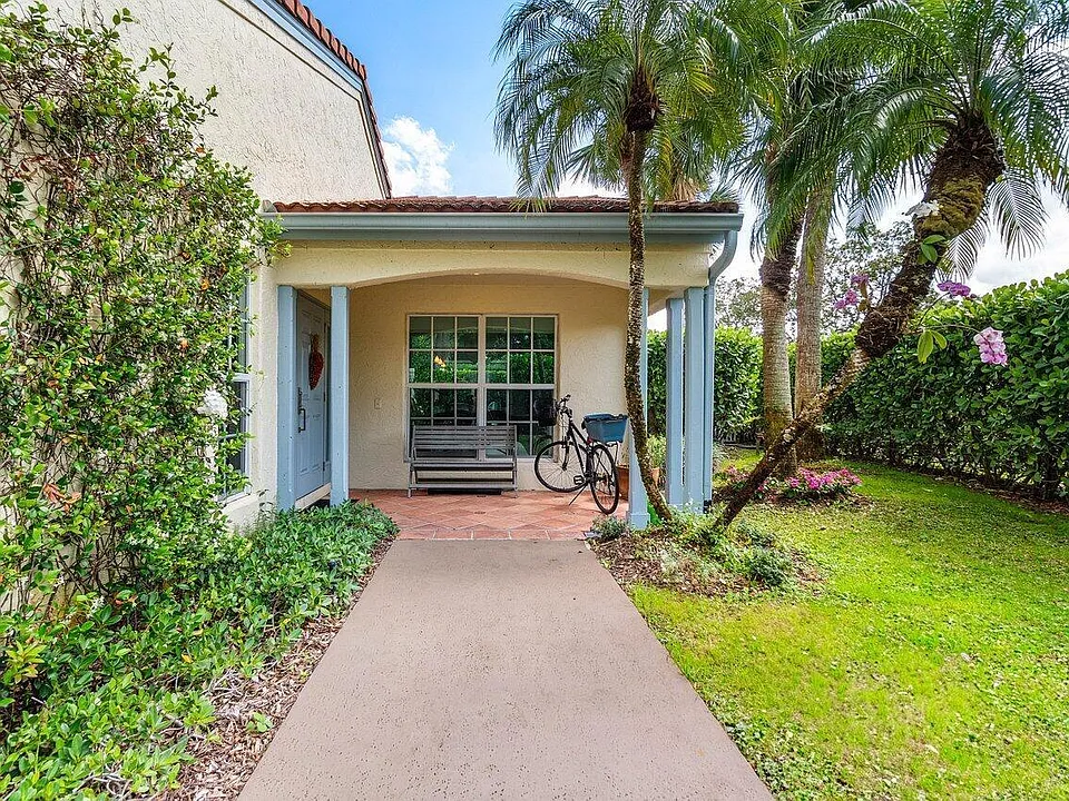 2320 Las Casitas Dr