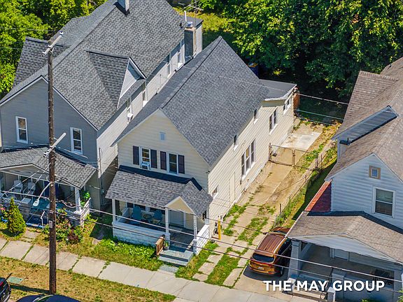 3rd image of 734 Fremont Ave NW