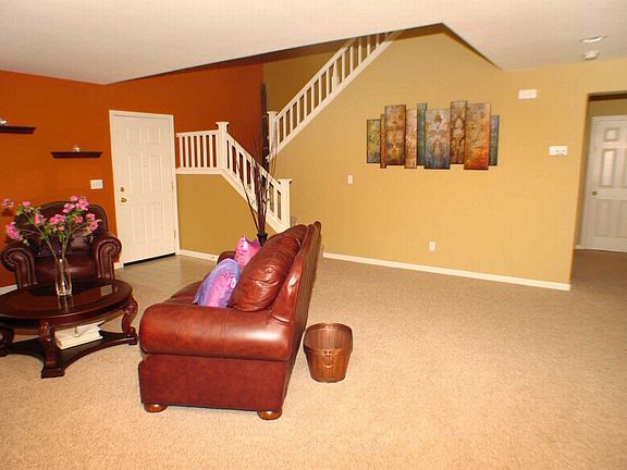 Living Room/Entry