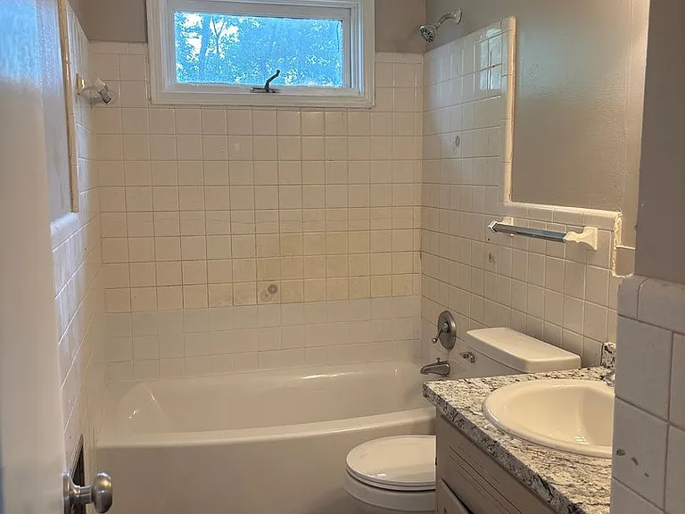 2724 Forsyth Ln — Photo 11